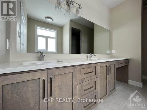 623 Parkview Terrace, Russell, ON - Indoor Photo Showing Bathroom