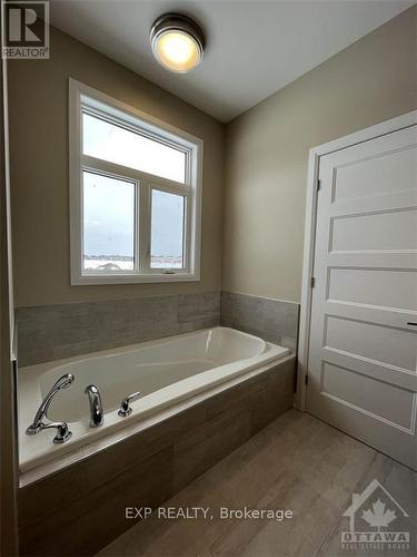 623 Parkview Terrace, Russell, ON - Indoor Photo Showing Bathroom