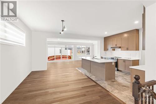 813 Crossgate Street, Ottawa, ON - Indoor Photo Showing Kitchen