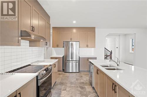 813 Crossgate Street, Ottawa, ON - Indoor Photo Showing Kitchen With Double Sink With Upgraded Kitchen