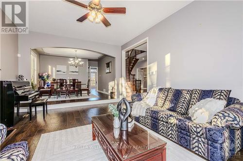 72 Kenins Crescent, Ottawa, ON - Indoor Photo Showing Living Room