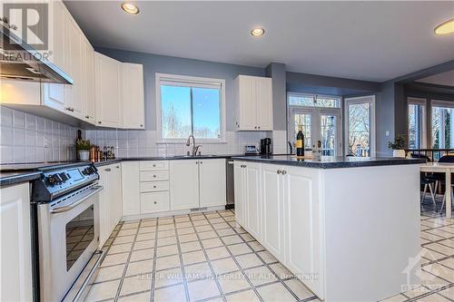 72 Kenins Crescent, Ottawa, ON - Indoor Photo Showing Kitchen