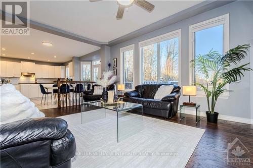 72 Kenins Crescent, Ottawa, ON - Indoor Photo Showing Living Room