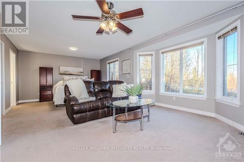 72 Kenins Crescent, Ottawa, ON - Indoor Photo Showing Living Room