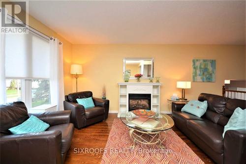 219 Walnut Crescent, Barrie, ON - Indoor Photo Showing Living Room With Fireplace