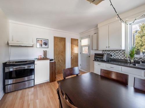 Logement - 219  - 221 Rue St-Hubert, Saint-Jean-Sur-Richelieu, QC - Indoor Photo Showing Kitchen