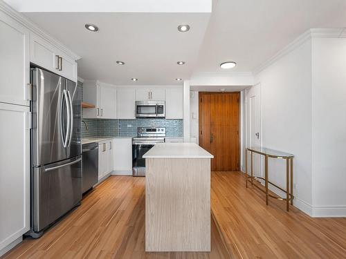 Cuisine - 909-3535 Av. Papineau, Montréal (Le Plateau-Mont-Royal), QC - Indoor Photo Showing Kitchen With Upgraded Kitchen