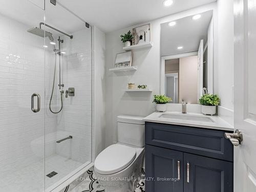 117-1210 Don Mills Rd, Toronto, ON - Indoor Photo Showing Bathroom