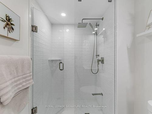 117-1210 Don Mills Rd, Toronto, ON - Indoor Photo Showing Bathroom