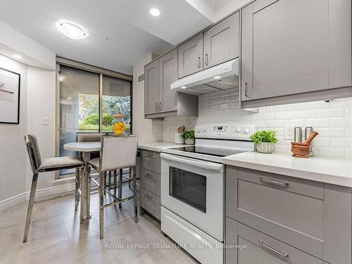 117-1210 Don Mills Rd, Toronto, ON - Indoor Photo Showing Kitchen