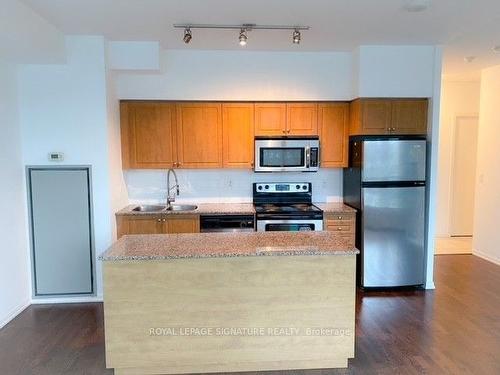 209-215 Fort York Blvd, Toronto, ON - Indoor Photo Showing Kitchen With Double Sink