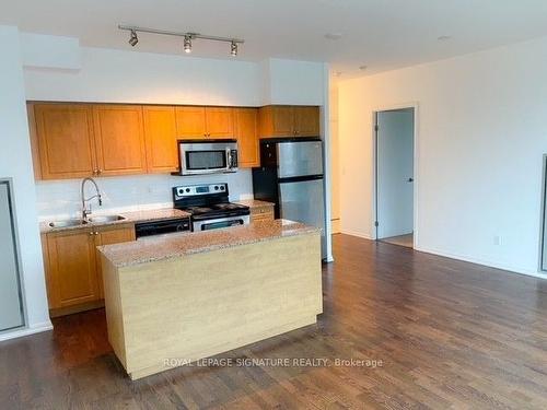 209-215 Fort York Blvd, Toronto, ON - Indoor Photo Showing Kitchen With Double Sink