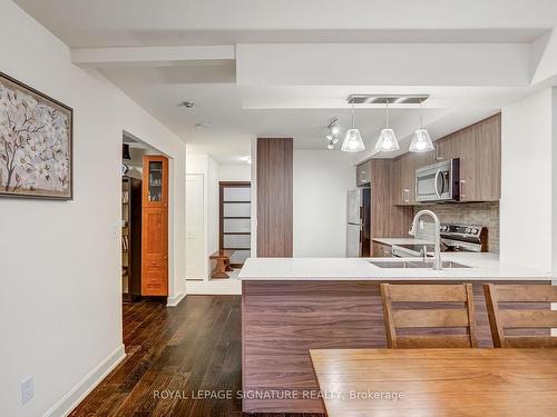 407-4080 Living Arts Dr, Mississauga, ON - Indoor Photo Showing Kitchen With Double Sink