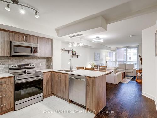 407-4080 Living Arts Dr, Mississauga, ON - Indoor Photo Showing Kitchen With Double Sink With Upgraded Kitchen