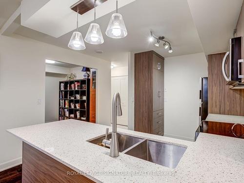 407-4080 Living Arts Dr, Mississauga, ON - Indoor Photo Showing Kitchen With Double Sink