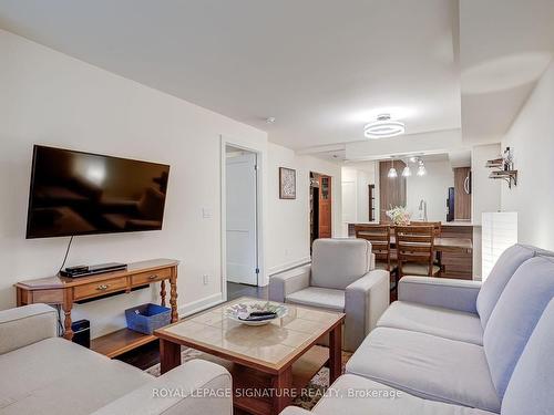 407-4080 Living Arts Dr, Mississauga, ON - Indoor Photo Showing Living Room