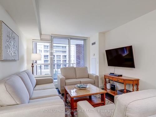 407-4080 Living Arts Dr, Mississauga, ON - Indoor Photo Showing Living Room