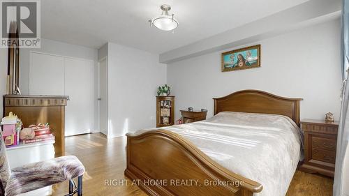 #905 - 1580 Mississauga Valley Boulevard, Mississauga, ON - Indoor Photo Showing Bedroom