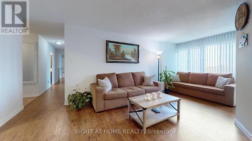 #905 - 1580 Mississauga Valley Boulevard, Mississauga, ON - Indoor Photo Showing Living Room