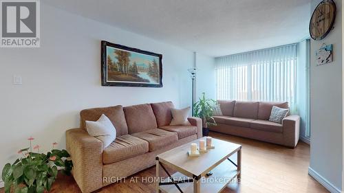 #905 - 1580 Mississauga Valley Boulevard, Mississauga, ON - Indoor Photo Showing Living Room