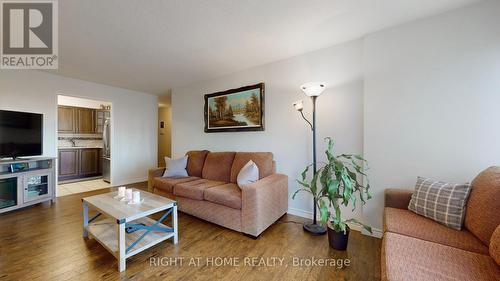 #905 - 1580 Mississauga Valley Boulevard, Mississauga, ON - Indoor Photo Showing Living Room