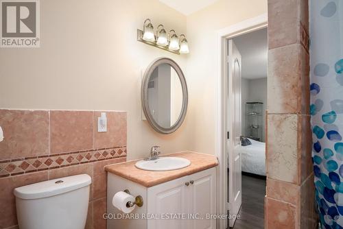 215 Thomson Creek Boulevard, Vaughan, ON - Indoor Photo Showing Bathroom