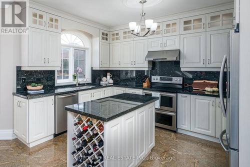 215 Thomson Creek Boulevard, Vaughan, ON - Indoor Photo Showing Kitchen