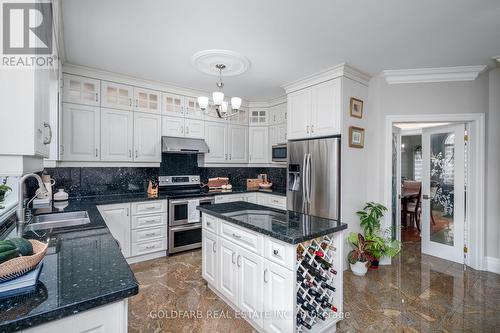 215 Thomson Creek Boulevard, Vaughan, ON - Indoor Photo Showing Kitchen