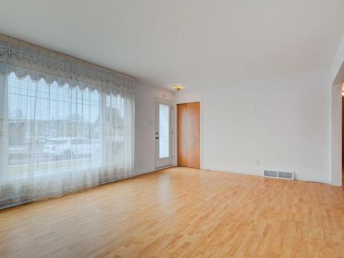 Living room - 237 Rue Bernard, Cowansville, QC - Indoor Photo Showing Other Room