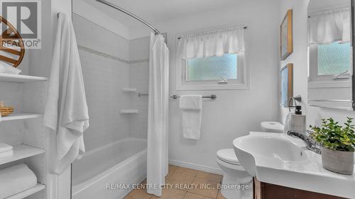 57 Princess Park Road, Ingersoll (Ingersoll - South), ON - Indoor Photo Showing Bathroom