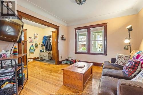 1349 Moy Avenue, Windsor, ON - Indoor Photo Showing Living Room