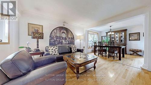 1842 Christopher Road, Mississauga, ON - Indoor Photo Showing Living Room