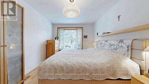 1842 Christopher Road, Mississauga, ON - Indoor Photo Showing Bedroom