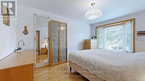 1842 Christopher Road, Mississauga, ON - Indoor Photo Showing Bedroom