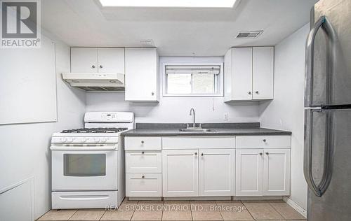 Bsmt 3 - 1353 Poprad Avenue, Pickering, ON - Indoor Photo Showing Kitchen