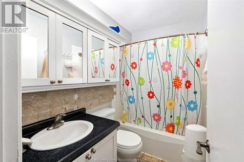 21 Johnson Avenue, Leamington, ON - Indoor Photo Showing Bathroom