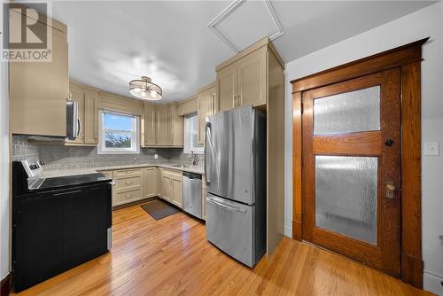 112 Beech Street, Sudbury, ON - Indoor Photo Showing Kitchen