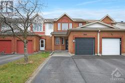 92 CARWOOD CIRCLE  Ottawa, ON K1K 4V5