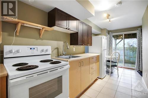 92 Carwood Circle, Ottawa, ON - Indoor Photo Showing Kitchen