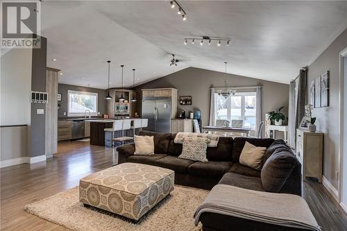 2615 Red Deer Lake Road, Wahnapitae, ON - Indoor Photo Showing Living Room