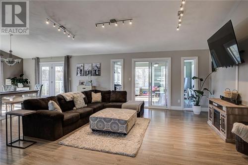 2615 Red Deer Lake Road, Wahnapitae, ON - Indoor Photo Showing Living Room