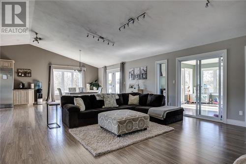 2615 Red Deer Lake Road, Wahnapitae, ON - Indoor Photo Showing Living Room