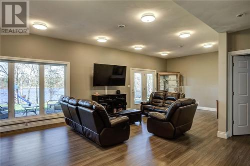 2615 Red Deer Lake Road, Wahnapitae, ON - Indoor Photo Showing Living Room