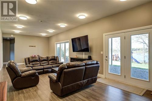 2615 Red Deer Lake Road, Wahnapitae, ON - Indoor Photo Showing Living Room