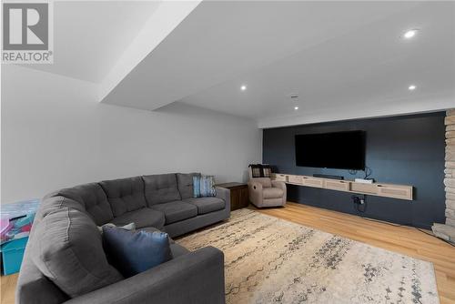 3959 Macmillan Drive, Val Caron, ON - Indoor Photo Showing Living Room