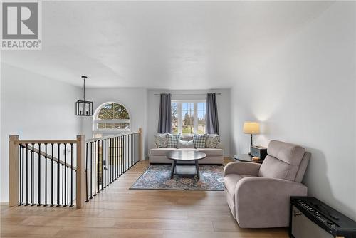 3959 Macmillan Drive, Val Caron, ON - Indoor Photo Showing Living Room