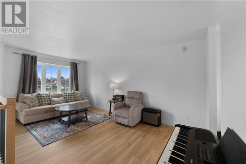 3959 Macmillan Drive, Val Caron, ON - Indoor Photo Showing Living Room