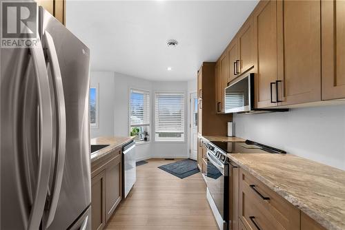 3959 Macmillan Drive, Val Caron, ON - Indoor Photo Showing Kitchen