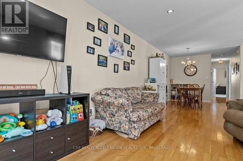 1289 Birchwood Drive, Kingston (City Northwest), ON - Indoor Photo Showing Living Room