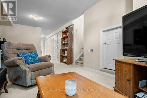 1289 Birchwood Drive, Kingston (City Northwest), ON - Indoor Photo Showing Living Room